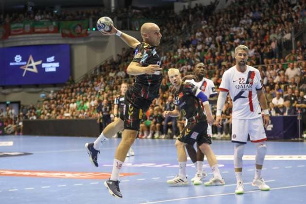 10.09.2025, xgox, Handball, EHF Champions League, SC Magdeburg - Paris Saint Germain v.l. Daniel Pettersson (Magdeburg, 11) wirft Tor, Torschuetze, erzielt Tor, Treffer, scores the goal Magdeburg