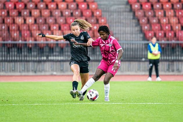 Switzerland: UEFA Women s Europa Cup - GC Frauenfussball vs BIIK-Shymkent - Letzigrund Stadium, Zurich: Marionne Djifo (11 BIIK-Shymkent), right, and Giulia Looser (24 Grasshopper Club), left, in action. Copyright: xPriscilaxBütlerx