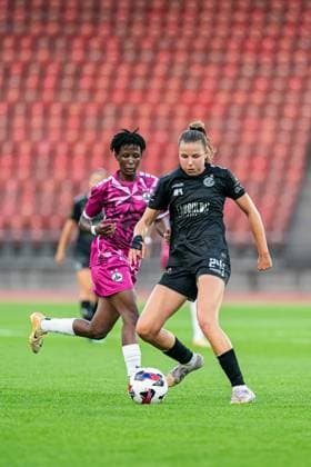 Switzerland: UEFA Women s Europa Cup - GC Frauenfussball vs BIIK-Shymkent - Letzigrund Stadium, Zurich: Giulia Looser (24 Grasshopper Club), left, in action Copyright: xPriscilaxBütlerx