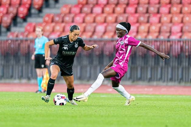 Switzerland: UEFA Women s Europa Cup - GC Frauenfussball vs BIIK-Shymkent - Letzigrund Stadium, Zurich: Dany-Steel Sema Tchomtchoua (2 BIIK-Shymkent), right, and Noemie Potier (11 Grasshopper Club), left, in action. Copyright: xPriscilaxBütlerx