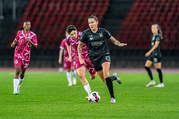 Switzerland: UEFA Women s Europa Cup - GC Frauenfussball vs BIIK-Shymkent - Letzigrund Stadium, Zurich: Melanie Müller (Melanie Muller) (27 Grasshopper Club), right, and Kamila Kulmagambetova (77 BIIK-Shymkent), left, in action. Copyright: xPriscilaxBütlerx