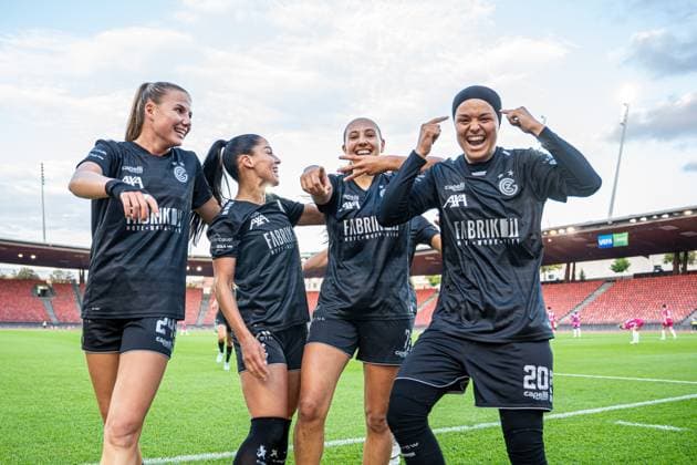 Switzerland: UEFA Women s Europa Cup - GC Frauenfussball vs BIIK-Shymkent - Letzigrund Stadium, Zurich: Janina Egli (7 Grasshopper Club) celebrating with team scoring teams first goal Copyright: xPriscilaxBütlerx