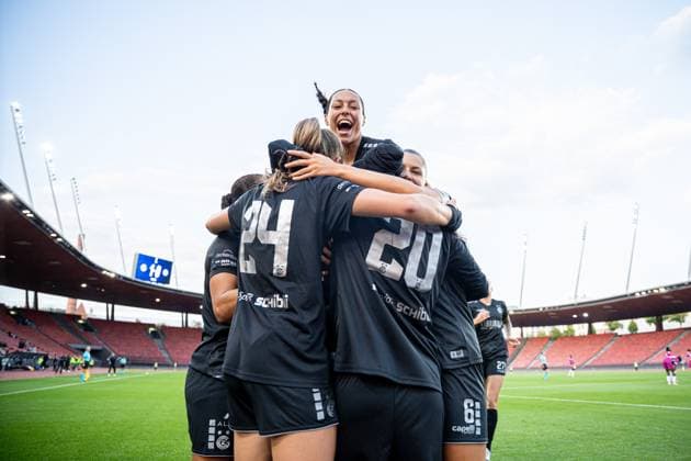 Switzerland: UEFA Women s Europa Cup - GC Frauenfussball vs BIIK-Shymkent - Letzigrund Stadium, Zurich: Janina Egli (7 Grasshopper Club) celebrating with team scoring teams first goal Copyright: xPriscilaxBütlerx