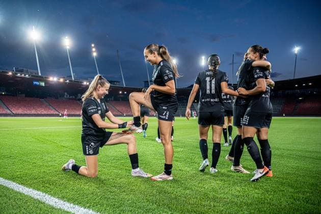 Switzerland: UEFA Women s Europa Cup - GC Frauenfussball vs BIIK-Shymkent - Letzigrund Stadium, Zurich: Janina Egli (7 Grasshopper Club) celebrating with team scoring teams second goal Copyright: xPriscilaxBütlerx