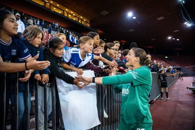 Switzerland: UEFA Women s Europa Cup - GC Frauenfussball vs BIIK-Shymkent - Letzigrund Stadium, Zurich: GC Frauenfussball players with fans Copyright: xPriscilaxBütlerx