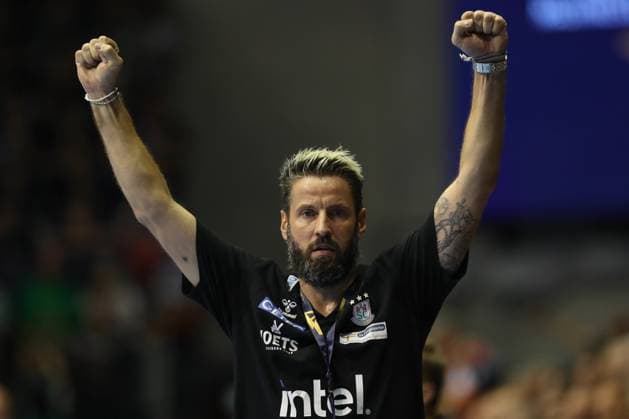 10.09.2025, xtgx, Handball, EHF Champions League, SC Magdeburg - Paris Saint Germain v.l. Bennet Wiegert (Magdeburg, Trainer) Jubel, Torjubel, jubelt ueber das Tor, celebrate the goal, celebration Magdeubrg
