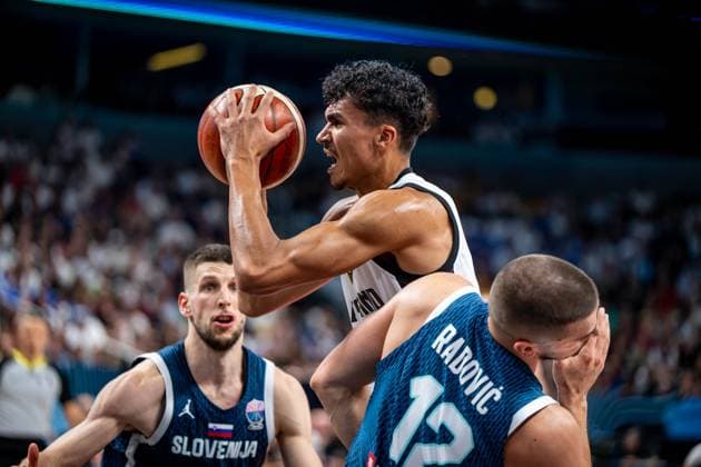 Basketball Riga 10.09.2025 DBB Länderspiel Männer Herren EuroBasket 2025 Viertelfinale Deutschland (GER) - Slowenien (SLO) Tristan Da Silva (Deutschland, No.05) Rok Radovic (Slowenien, No.12)