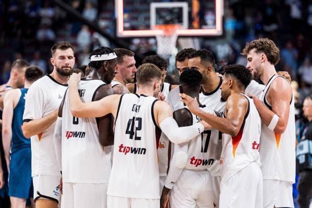 FIBA EuroBasket 2025: Deutschland - Slowenien; 10.09.2025 Teamkreis Deutschland nach dem Sieg FIBA EuroBasket 2025: Deutschland - Slowenien; Riga, Arena Riga am 10.09.2025 Copyright: xBEAUTIFULxSPORTS Wunderlx