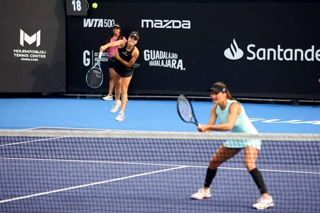 WTA, Tennis Damen GUADALAJARA 250 OPEN WTA GUADALAJARA 250 OPEN KOZYREVA SHYMANOVICH VS NICOLESCU OSORIO 10092025 GUADALAJARA, JALISCO. Action photo of Monica Nicolescu and Camila Osorio, during day 3 the WTA Guadalajara 250 Open, held at the Centro Panamericano de Tenis of Guadalajara, Jalisco, Mexico. Foto de accion de Monica Nicolescu y Camila Osorio, durante el dia 3 del WTA Guadalajara 250 Open, celebrado en el Centro Panamericano de Tenis de Guadalajara, Jalisco, Mexico PHOTO BY IMAGENSHOP AGENCIA FOTOGRAFICA GUADALAJARA JALISCO MEXICO Copyright: xIMAGENSHOPxAGENCIAxFOTOGRAFICAx