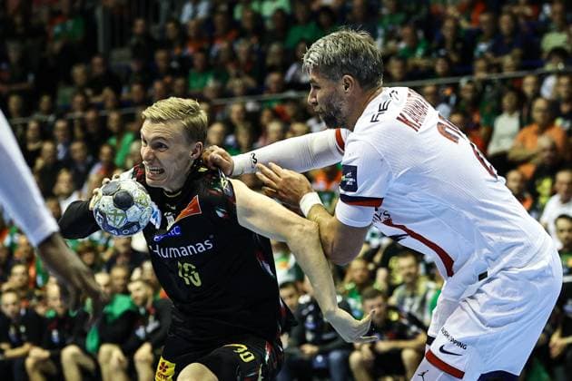 Gisli Kristjansson (SC Magdeburg,10) gegen Luka Karabatic (Paris Saint-Germain,22) - Handball Machineseeker Champions League Saison 2025-2026 SC Magdeburg vs. Paris Saint Germain in der GETEC Arena in Magdeburg - Aktion,Handball,Deutschland,10.09.2025