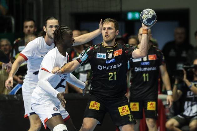 Albin Lagergren (SC Magdeburg,21) gegen Wallem Peleka (Paris Saint-Germain,47) - Handball Machineseeker Champions League Saison 2025-2026 SC Magdeburg vs. Paris Saint Germain in der GETEC Arena in Magdeburg - Aktion,Handball,Deutschland,10.09.2025