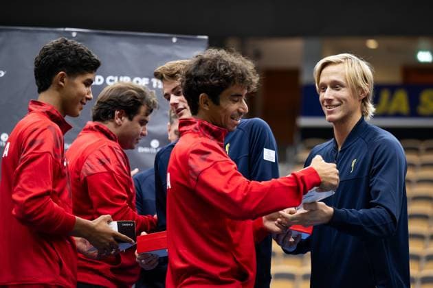 250911 Moez Echargui of Tunisia exchange gifts with Leo Borg of Sweden during the Davis Cup draw ceremony ahead of the match between Sweden and Tunisia on September 11, 2025 in Partille. Photo: Mathias Bergeld BILDBYRAN kod MB MB1200 tennis davis cup lottningen lotting draw ceremony sverige sweden bbeng tunisien tunisia Copyright: MATHIASxBERGELD BB250911MB035