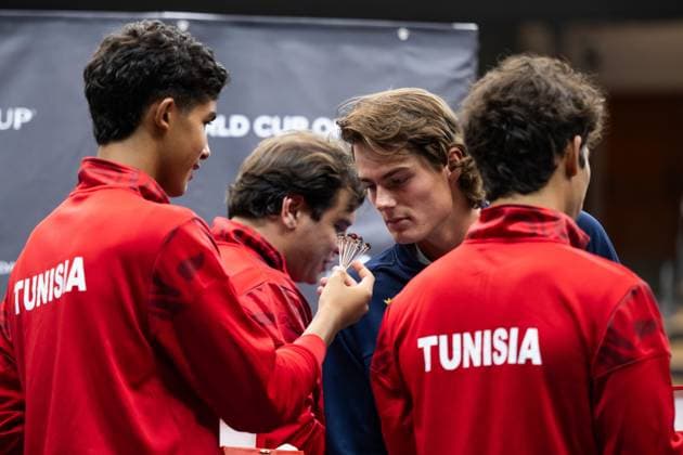 250911 Ibrahim Snoussi of Tunisia exchange gifts with Olle Wallin of Sweden during the Davis Cup draw ceremony ahead of the match between Sweden and Tunisia on September 11, 2025 in Partille. Photo: Mathias Bergeld BILDBYRAN kod MB MB1200 tennis davis cup lottningen lotting draw ceremony sverige sweden bbeng tunisien tunisia Copyright: MATHIASxBERGELD BB250911MB039