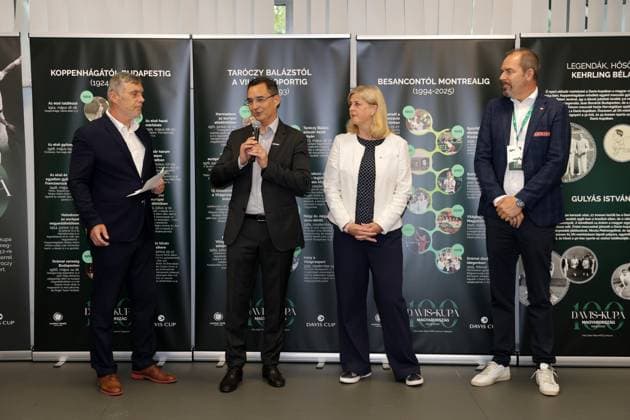 TENNIS - Davis Cup, HUN vs AUT DEBRECEN,HUNGARY,11.SEP.25 - TENNIS - ITF Davis Cup, qualification round 2, Hungary vs Austria, preview, draw and press conference, PK, Pressekonferenz Image shows Erik Siklos, mayor Laszlo Papp (Debrecen), general secretary Petra Schmitt (Hungarian Tennis Association) and vice president Juergen Roth (OETV). GEPAxpictures xWalterxLuger