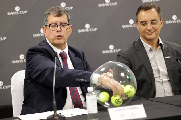 TENNIS - Davis Cup, HUN vs AUT DEBRECEN,HUNGARY,11.SEP.25 - TENNIS - ITF Davis Cup, qualification round 2, Hungary vs Austria, preview, draw and press conference, PK, Pressekonferenz Image shows Javier Moreno (ITF) and mayor Laszlo Papp (Debrecen).  GEPAxpictures xWalterxLuger