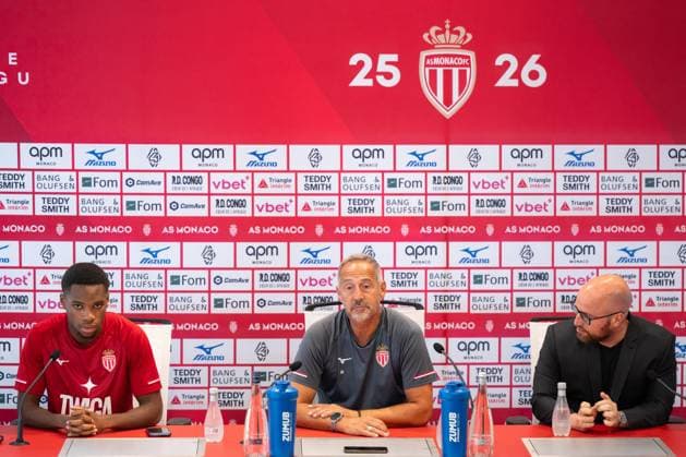 ASMONACO-FOOTBALL-PRESS-C ONFERENCE Player Stanis Idumbo (L), Monaco coach Adi Hutter (center),and football director Thiago Scuro (R) seen at the press conference, PK, Pressekonferenz before the Auxerre-Nice match at the AS Monaco Football Club training center in La Turbie, France, on September 11, 2025. Photo by Laurent Coust ABACAPRESS.COM LA TURBIE France  Copyright: xCoustxLaurent ABACAx