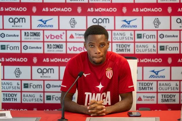 ASMONACO-FOOTBALL-PRESS-C ONFERENCE Twenty-year-old Belgian international attacking midfielder Stanis Idumbo, newly recruited from FC Seville, answers questions from journalists during an official press conference, PK, Pressekonferenz at the AS Monaco Football Club training center in La Turbie, France, on September 11, 2025. Photo by Laurent Coust ABACAPRESS.COM LA TURBIE France  Copyright: xCoustxLaurent ABACAx