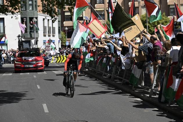 Spain’s La Vuelta cycling race cut short over protests against Israel VALLADOLID, SPAIN - SEPTEMBER 11: The 18th stage of Spain’s La Vuelta cycling race takes place in Valladolid, shortened due to anti-Israel demonstrations, on September 11, 2025. Originally planned as a 27.5-kilometer individual time trial, the stage was reduced to just 12 kilometers amid security concerns triggered by the protests. Burak Akbulut Anadolu Valladolid Spain. Editorial use only. Please get in touch for any other usage.  Copyright: x2025xAnadoluxBurakxAkbulutx