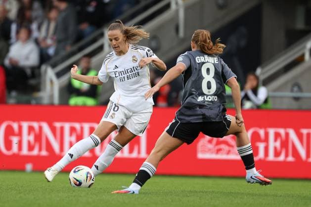 2025.09.10 xJFx Fussball UEFA Women Champions League Qualifikation Eintracht Frankfurt - Real Madrid v.l., Sandie Toletti (Real Madrid), Lisanne Graewe (Eintracht Frankfurt), Zweikampf, Action, Aktion, Battles for the Ball (DFL DFB REGULATIONS PROHIBIT ANY USE OF PHOTOGRAPHS as IMAGE SEQUENCES and or QUASI-VIDEO) Copyright: JoaquimxFerreira