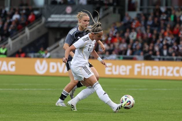 2025.09.10 xJFx Fussball UEFA Women Champions League Qualifikation Eintracht Frankfurt - Real Madrid v.l., Athenea (Real Madrid), Jella Veit (Eintracht Frankfurt), Zweikampf, Action, Aktion, Battles for the Ball (DFL DFB REGULATIONS PROHIBIT ANY USE OF PHOTOGRAPHS as IMAGE SEQUENCES and or QUASI-VIDEO) Copyright: JoaquimxFerreira