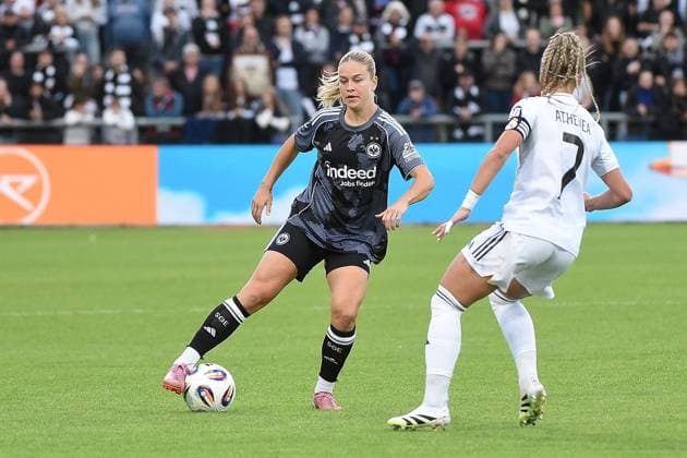 11.09.2025, xhbx, Fussball Quali Champions League, Eintracht Frankfurt Frauen - Real Madrid Frauen v.l. Nadine Riesen (Eintracht Frankfurt Damen), Athenea (Real Madrid) (DFL DFB REGULATIONS PROHIBIT ANY USE OF PHOTOGRAPHS as IMAGE SEQUENCES and or QUASI-VIDEO) Frankfurt