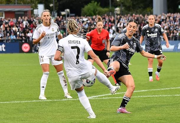 11.09.2025, xhbx, Fussball Quali Champions League, Eintracht Frankfurt Frauen - Real Madrid Frauen v.l. Athenea (Real Madrid), Ereleta Memeti (Eintracht Frankfurt Damen) (DFL DFB REGULATIONS PROHIBIT ANY USE OF PHOTOGRAPHS as IMAGE SEQUENCES and or QUASI-VIDEO) Frankfurt