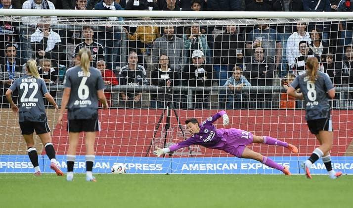 11.09.2025, xhbx, Fussball Quali Champions League, Eintracht Frankfurt Frauen - Real Madrid Frauen v.l. Goal scored, Tor zum 0:1 durch Filippa Angeldahl (Real Madrid), Lina Altenburg (Eintracht Frankfurt Damen) kann den Ball nicht halten (DFL DFB REGULATIONS PROHIBIT ANY USE OF PHOTOGRAPHS as IMAGE SEQUENCES and or QUASI-VIDEO) Frankfurt