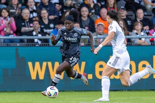 UWCL Qualifikation: Eintracht Frankfurt - Real Madrid, 11.09.2025 Nicole Anyomi (Eintracht Frankfurt, 19) mit Ball auf dem Flügel gegen María Méndez (Real Madrid, 14) Hinspiel der UEFA Women’s Champions League Qualifikation, 3. Runde, zwischen Eintracht Frankfurt und Real Madrid im Stadion am Brentanobad in Frankfurt am Main am 11.09.2025 Copyright: xBEAUTIFULxSPORTS Hahnex