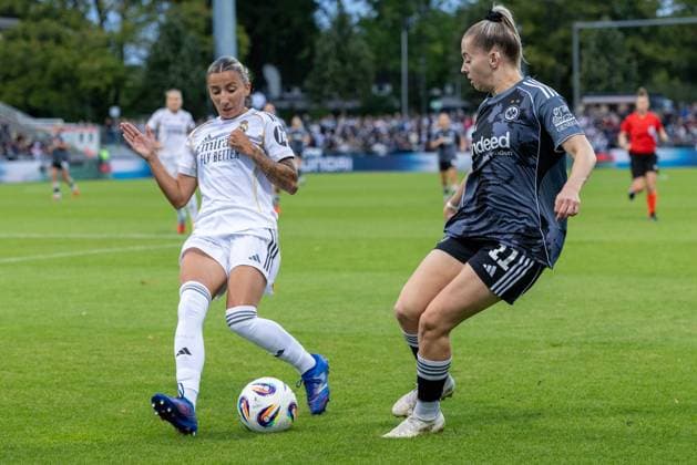 UWCL Qualifikation: Eintracht Frankfurt - Real Madrid, 11.09.2025 Sheila García (Real Madrid, 15) blockt eine Flanke von Nina Lührßen (Eintracht Frankfurt, 11) zur Ecke; Hinspiel der UEFA Women’s Champions League Qualifikation, 3. Runde, zwischen Eintracht Frankfurt und Real Madrid im Stadion am Brentanobad in Frankfurt am Main am 11.09.2025 Copyright: xBEAUTIFULxSPORTS Hahnex
