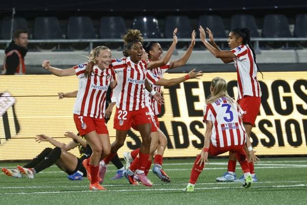 GÖTEBORG, SVERIGE 20250911 AtlÃ ticos 22 Luany firar 0-1 med lagkamraterna under torsdagens fotbollsmatch, tredje kvalomgangen match 1 i bäst av 2, mellan BK Häcken och AtlÃ tico de Madrid pa Bravida arena. GÖTEBORG SVERIGE x9200x
