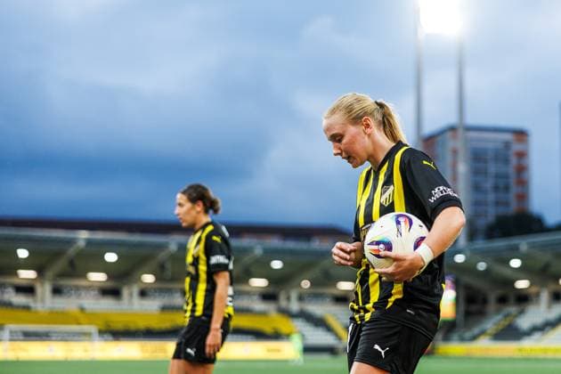 250911 Johanna Fossdalsa Sorensen and Tabby Tindell of Häcken during the UEFA Women™s Champions League play-off football match between Häcken and Atletico Madrid on September 11, 2025 in Göteborg. Photo: Michael Erichsen BILDBYRAN COP 89 MI0874 fotboll football soccer fotball uefa womens champions league häcken atletico madrid dam bbeng play-offsbbauto Copyright: MICHAELxERICHSEN BB250911MI026