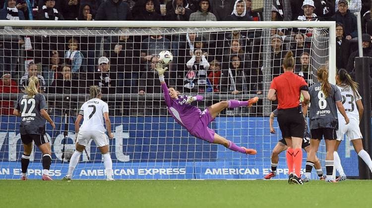 11.09.2025, xhbx, Fussball Quali Champions League, Eintracht Frankfurt Frauen - Real Madrid Frauen v.l. Goal scored, Tor zum 0:2 durch Signe Bruun (Real Madrid) , Lina Altenburg (Eintracht Frankfurt Damen) kann den Ball nicht halten (DFL DFB REGULATIONS PROHIBIT ANY USE OF PHOTOGRAPHS as IMAGE SEQUENCES and or QUASI-VIDEO) Frankfurt