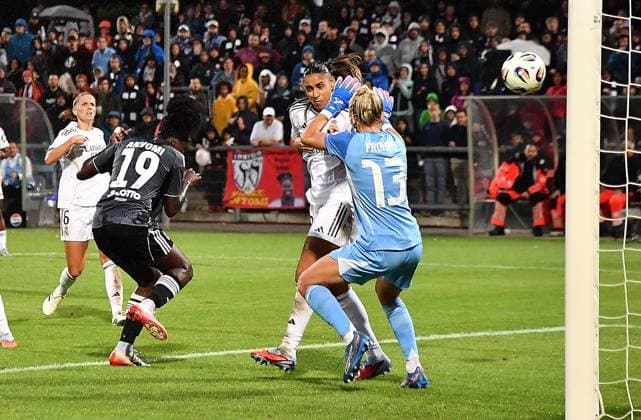 11.09.2025, xhbx, Fussball Quali Champions League, Eintracht Frankfurt Frauen - Real Madrid Frauen v.l. Goal scored, Tor zum 1:2 Nicole Anyomi (Eintracht Frankfurt Damen), Maelle Lakrar (Real Madrid), Merle Frohms (Real Madrid) (DFL DFB REGULATIONS PROHIBIT ANY USE OF PHOTOGRAPHS as IMAGE SEQUENCES and or QUASI-VIDEO) Frankfurt