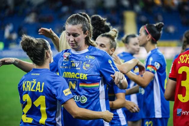 SOCCER - WCL, St.Poelten vs Hjorring SANKT POELTEN,AUSTRIA,11.SEP.25 - WOMEN SOCCER - UEFA Women s Champions League, qualification, SKN Sankt Poelten vs Fortuna Hjorring. Image shows Izabela Krizaj (St.Poelten) and Viktoria Laino (St.Poelten).  GEPAxpictures xManuelxBinder