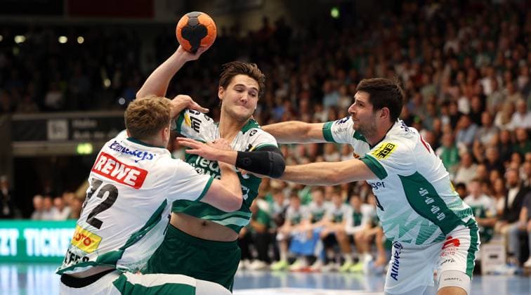 BAU 11.09.2025 Göppingen Handball Frisch Auf Göppingen vs. SC DHfK Leipzig, v.l. Tim Maximilian Hertzfeld (Leipziig), Elias Newel (Göppingen), Marko Mamic (Leipzig)