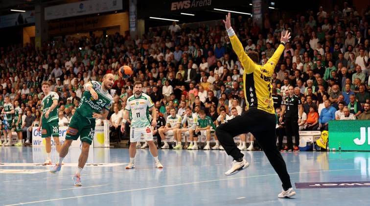 BAU 11.09.2025 Göppingen Handball Frisch Auf Göppingen vs. SC DHfK Leipzig, v.l. Marcel Schiller (Göppingen), Domenico Ebner (Leipzig)