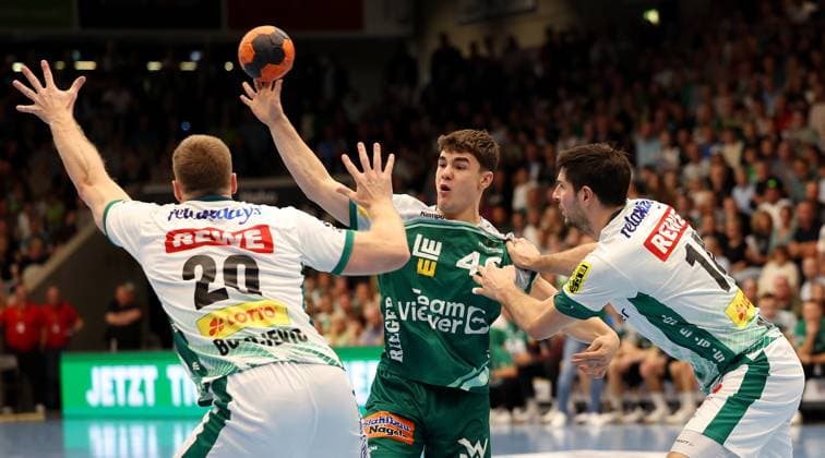 BAU 11.09.2025 Göppingen Handball Frisch Auf Göppingen vs. SC DHfK Leipzig, v.l. William Bogojevic (Leipzig), Elias Newel (Göppingen), Marko Mamic (Leipzig)
