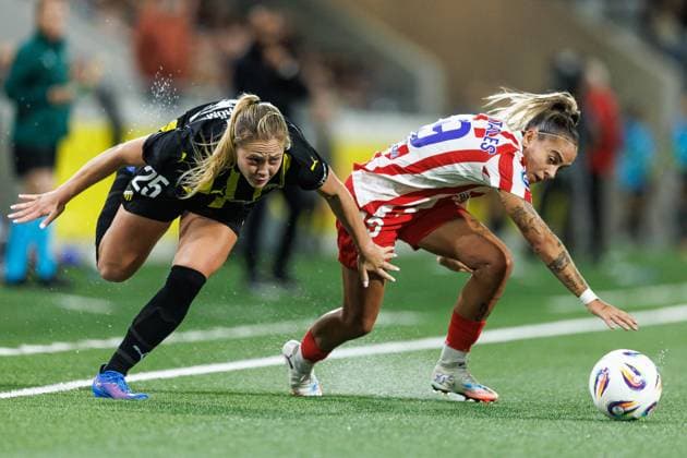250911 Alice Bergström of Häcken and Macarena Portales of Atletico Madrid during the UEFA Women™s Champions League play-off football match between Häcken and Atletico Madrid on September 11, 2025 in Göteborg. Photo: Michael Erichsen BILDBYRAN COP 89 MI0874 fotboll football soccer fotball uefa womens champions league häcken atletico madrid dam bbeng play-offsbbauto Copyright: MICHAELxERICHSEN BB250911MI046