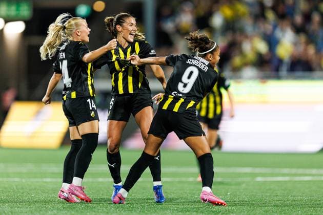 250911 Felicia Schröder of Häcken celebrates after 1-1 during the UEFA Women™s Champions League play-off football match between Häcken and Atletico Madrid on September 11, 2025 in Göteborg. Photo: Michael Erichsen BILDBYRAN COP 89 MI0874 fotboll football soccer fotball uefa womens champions league häcken atletico madrid dam bbeng play-offsbbauto jubel Copyright: MICHAELxERICHSEN BB250911MI048