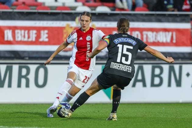 Amsterdam, Netherlands, September 11th 2025: Lotte Keukelaar (23 AFC Ajax) confronted with Sophie Maierhofer (15 SK Sturm Graz) during the UEFA Womens Europa Cup 2025 26 First Qualifying Round game between AFC Ajax and SK Sturm Graz at Sportcomplex De Toekomst in Amsterdam, the Netherlands. (Leiting Gao SPP) Copyright: xLeitingxGaox xSPPx spp-en-LeGaSp-LG202509113209