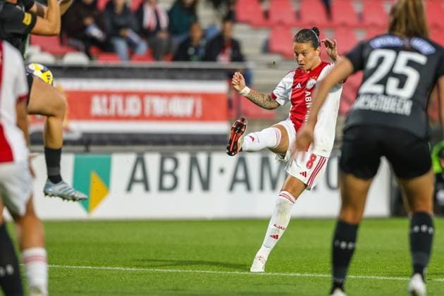 Amsterdam, Netherlands, September 11th 2025: Sherida Spitse (8 AFC Ajax) shoots at goal during the UEFA Womens Europa Cup 2025 26 First Qualifying Round game between AFC Ajax and SK Sturm Graz at Sportcomplex De Toekomst in Amsterdam, the Netherlands. (Leiting Gao SPP) Copyright: xLeitingxGaox xSPPx spp-en-LeGaSp-LG202509113376