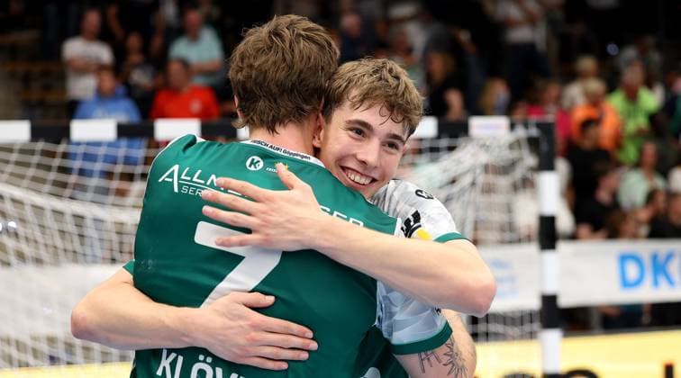 BAU 11.09.2025 Göppingen Handball Frisch Auf Göppingen vs. SC DHfK Leipzig, v.l. Victor Klöve (Göppingen) und Fynn Hofele (Göppingen), der nach seinem Tor zum 24:24 Ausgleich gefeiert wird
