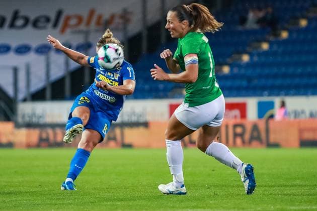 SOCCER - WCL, St.Poelten vs Hjorring SANKT POELTEN,AUSTRIA,11.SEP.25 - WOMEN SOCCER - UEFA Women s Champions League, qualification, SKN Sankt Poelten vs Fortuna Hjorring. Image shows Leila Peneau (St.Poelten) and Florentina Olar (Hjorring).  GEPAxpictures xManuelxBinder