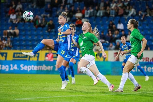 SOCCER - WCL, St.Poelten vs Hjorring SANKT POELTEN,AUSTRIA,11.SEP.25 - WOMEN SOCCER - UEFA Women s Champions League, qualification, SKN Sankt Poelten vs Fortuna Hjorring. Image shows Carina Brunold (St.Poelten) and tilde Johansson (Hjorring).  GEPAxpictures xManuelxBinder