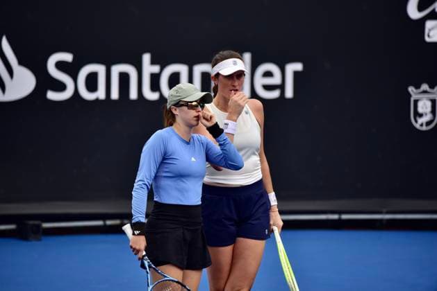 WTA, Tennis Damen GUADALAJARA 250 OPEN, GUADALAJARA, JALISCO, MEXICO, FEMENIL, WOMENS, DAMAS, CENTRO PANAMERICANO DE TENIS, IMAGENSHOP WTA GUADALAJARA 250 OPEN CONTRERAS MARINO VS OLMOS SUTJIADI 11092025 GUADALAJARA, JALISCO. Action photo of Fernanda Contreras and Rebecca Marino, during day 4 the WTA Guadalajara 250 Open, held at the Centro Panamericano de Tenis of Guadalajara, Jalisco, Mexico. Foto de accion de Fernanda Contreras and Rebecca Marino, durante el dia 4 del WTA Guadalajara 250 Open, celebrado en el Centro Panamericano de Tenis de Guadalajara, Jalisco, Mexico PHOTO BY IMAGENSHOP AGENCIA FOTOGRAFICA GUADALAJARA JALISCO MEXICO Copyright: xIMAGENSHOPxAGENCIAxFOTOGRAFICAx