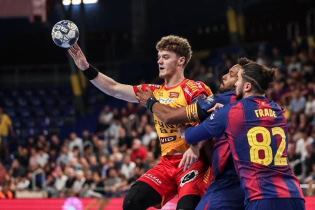 September 11, 2025, Barcelona, Barcelona, SPAIN: Oli Mittun of GOG in action during the EHF Champions League 2025 26 group phase, handball match played between FC Barcelona, Barca and GOG at Palau Blaugrana on September 11, 2025 in Barcelona, Spain. Barcelona SPAIN - ZUMAa181 20250911_zaa_a181_025 Copyright: xJavierxBorregox