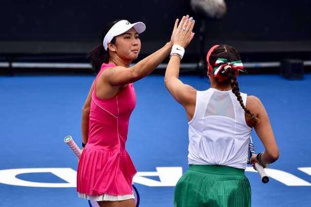 WTA, Tennis Damen GUADALAJARA 250 OPEN WTA GUADALAJARA 250 OPEN CONTRERAS MARINO VS OLMOS SUTJIADI 11092025 GUADALAJARA, JALISCO. Action photo of Giuliana Olmos and Aldila Sutjiadi, during day 4 the WTA Guadalajara 250 Open, held at the Centro Panamericano de Tenis of Guadalajara, Jalisco, Mexico. Foto de accion de Giuliana Olmos and Aldila Sutjiadi,, durante el dia 4 del WTA Guadalajara 250 Open, celebrado en el Centro Panamericano de Tenis de Guadalajara, Jalisco, Mexico PHOTO BY IMAGENSHOP AGENCIA FOTOGRAFICA GUADALAJARA JALISCO MEXICO Copyright: xIMAGENSHOPxAGENCIAxFOTOGRAFICAx