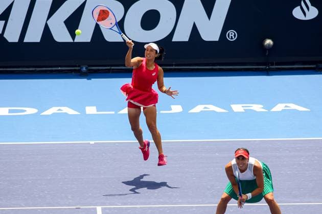WTA, Tennis Damen GUADALAJARA 250 OPEN WTA GUADALAJARA 250 OPEN CONTRERAS MARINO VS OLMOS SUTJIADI 11092025 GUADALAJARA, JALISCO. Action photo of Giuliana Olmos and Aldila Sutjiadi, during day 4 the WTA Guadalajara 250 Open, held at the Centro Panamericano de Tenis of Guadalajara, Jalisco, Mexico. Foto de accion de Giuliana Olmos and Aldila Sutjiadi,, durante el dia 4 del WTA Guadalajara 250 Open, celebrado en el Centro Panamericano de Tenis de Guadalajara, Jalisco, Mexico PHOTO BY IMAGENSHOP AGENCIA FOTOGRAFICA GUADALAJARA JALISCO MEXICO Copyright: xIMAGENSHOPxAGENCIAxFOTOGRAFICAx