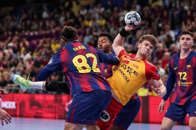 September 11, 2025, Barcelona, Barcelona, SPAIN: Oli Mittun of GOG and Luis Frade of FC Barcelona, Barca fight for the ball during the EHF Champions League 2025 26 group phase, handball match played between FC Barcelona and GOG at Palau Blaugrana on September 11, 2025 in Barcelona, Spain. Barcelona SPAIN - ZUMAa181 20250911_zaa_a181_036 Copyright: xJavierxBorregox