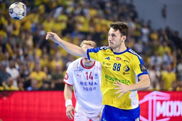 11.09.2025 KIELCE UL. BOCZNA ( POLAND ) PILKA RECZNA MEZCZYZN ( HANDBALL MEN S ) LIGA MISTRZOW - FAZA GRUPOWA ( MEN S EHF CHAMPIONS LEAGUE - GROUP PHASE ) MECZ INDUSTRIA KIELCE - KOLSTAD HANDBALL ( GAME ) NZ PIOTR JAROSIEWICZ SYLWETKA FOTO MICHAL STANCZYK CYFRASPORT NEWSPIX.PL --- Newspix.pl POLAND OUT!  20250911CSMS0001